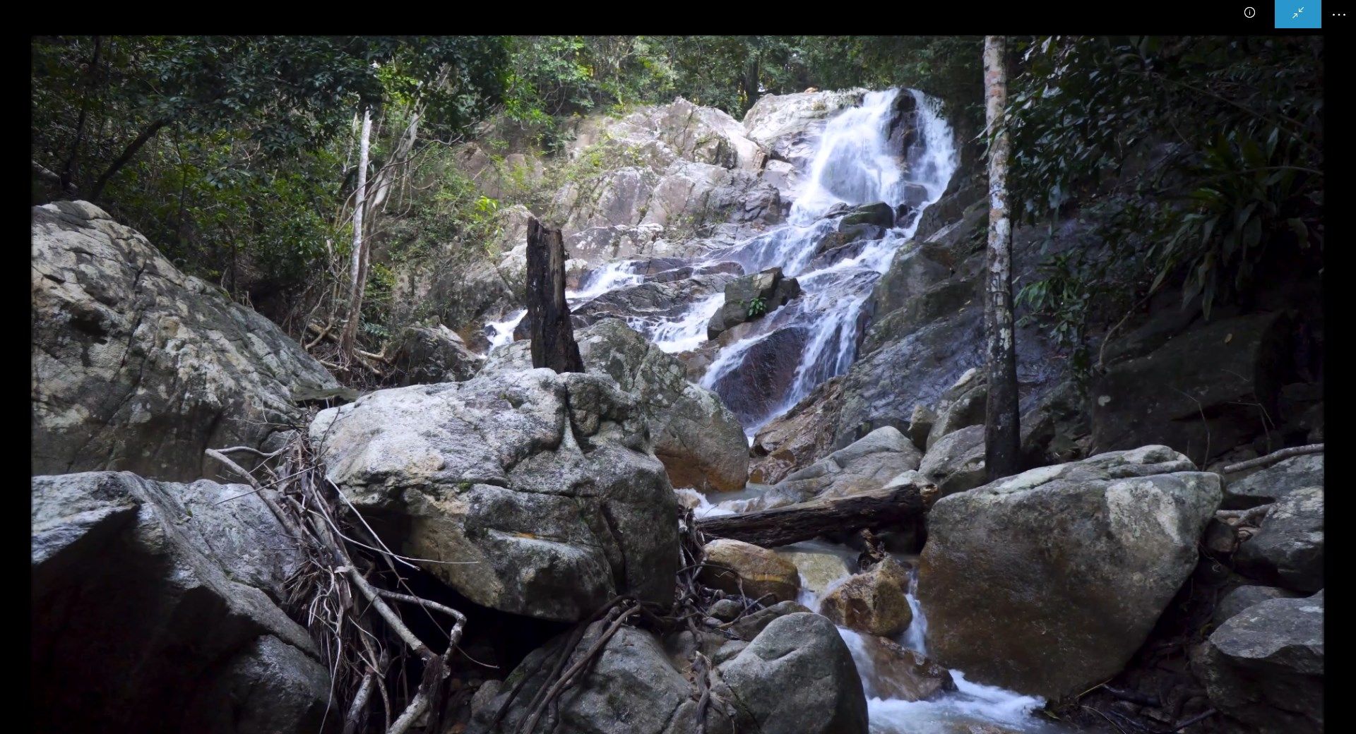 Waterfalls HD Live Wallpaper