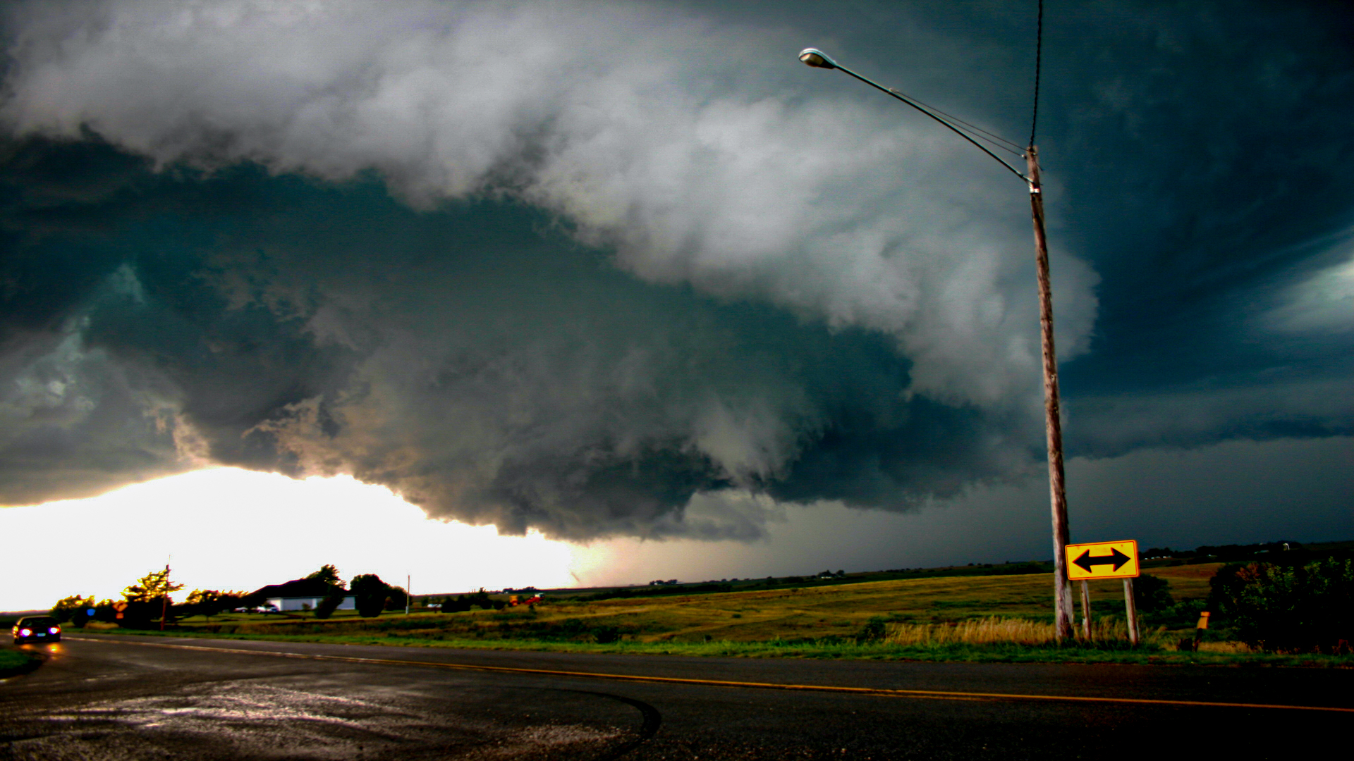 Monster Storms Screensaver - Extreme Weather Gallery