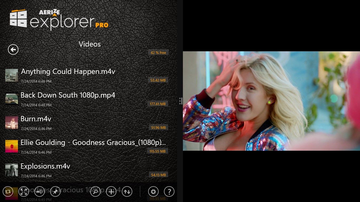 View videos, play music, show photos  in split screen