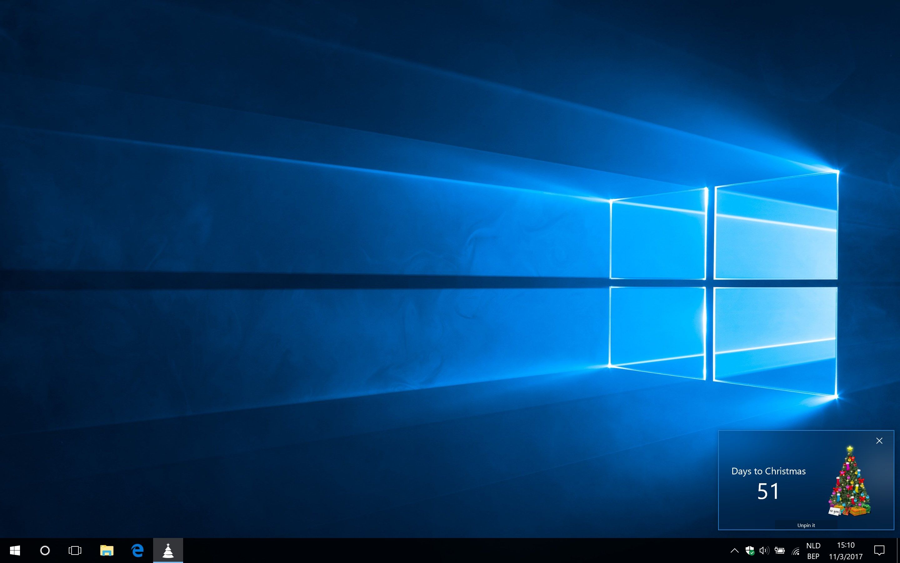 My Christmas Tree on your personal Windows desktop. So you can enjoy and count down to the day of Christmas.