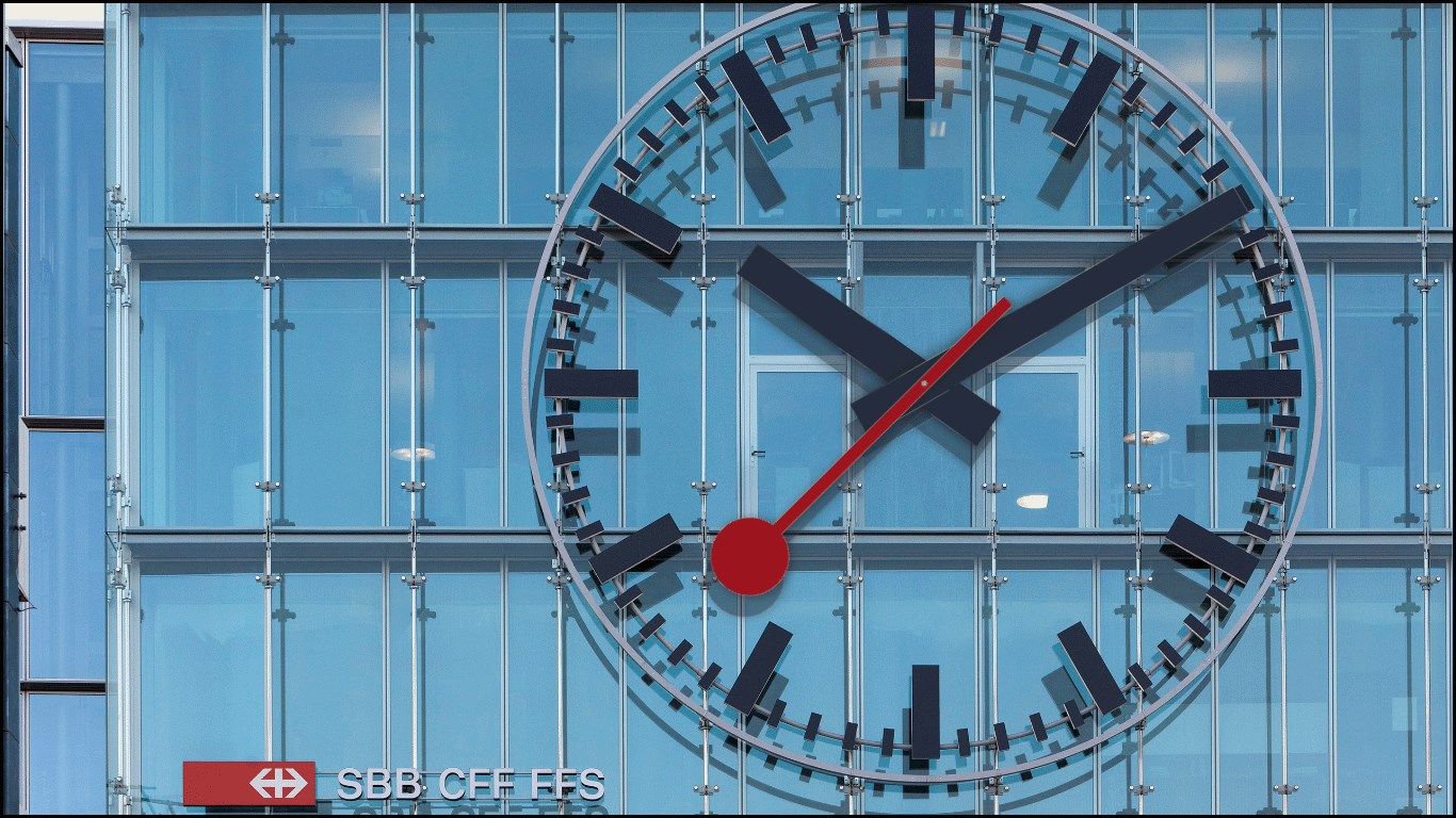 The largest station clock in Switzerland is on the outside facade of the Aarau train station with a diameter of about 9 meters.